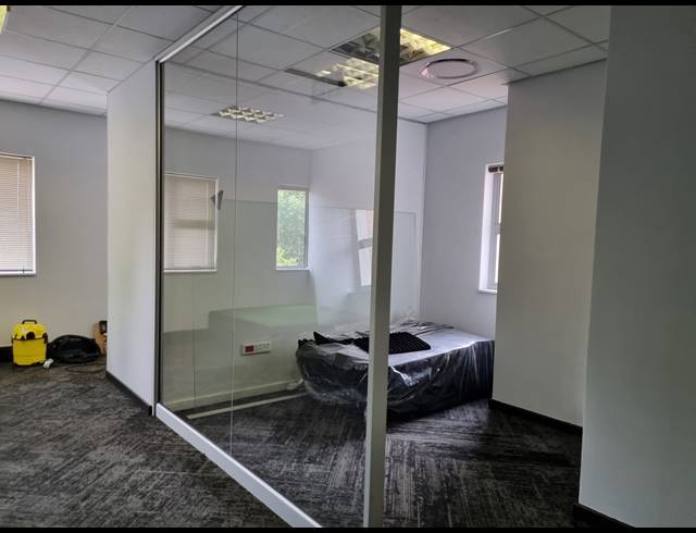 585M² OFFICE FOR SALE IN LONEHILL